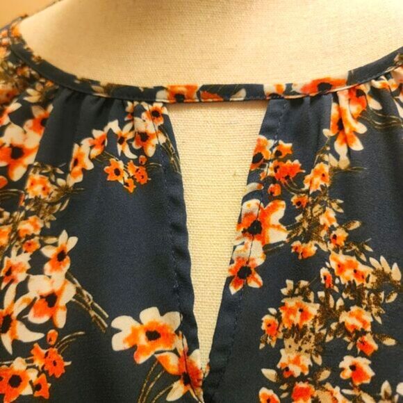 West Kei Floral Woven 3/4 Sleeve Keyhole Top, Tie-Front, Size Medium - Picture 6 of 8